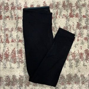 🐝 3/$50 TNA Action Leggings! (Thicker material)